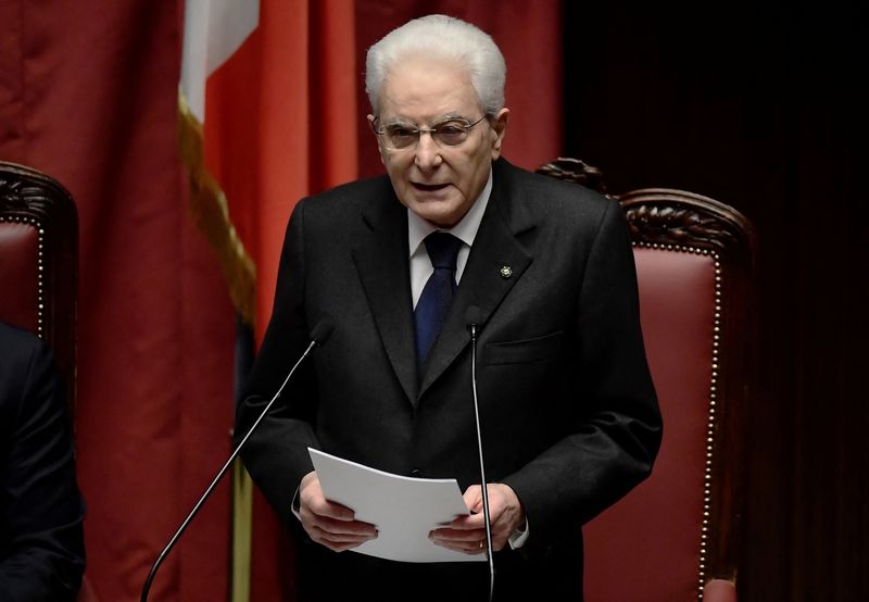&copy; Reuters. ماتاريلا يلقي كلمة امام البرلمان بعد تأدية اليمين رئيسا لإيطاليا يوم الخميس. صورة من ممثل لوكالات الأنباء. 