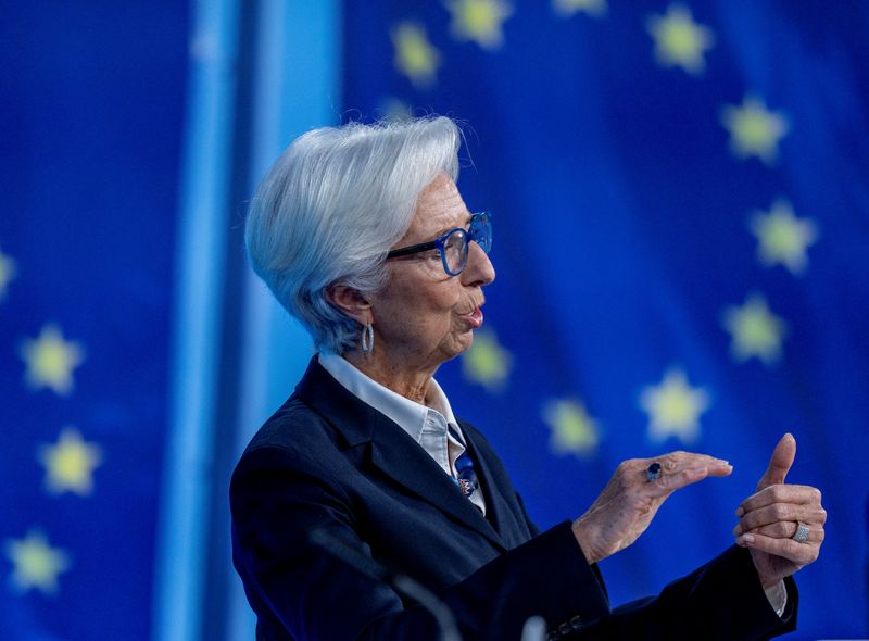 &copy; Reuters. 欧州中央銀行（ＥＣＢ）は３日の理事会で、主要政策金利を予想通り据え置いた。写真はラガルドＥＣＢ総裁。フランクフルトで撮影（２０２２ 年　ロイター／Michael Probst/Pool via REUTERS）