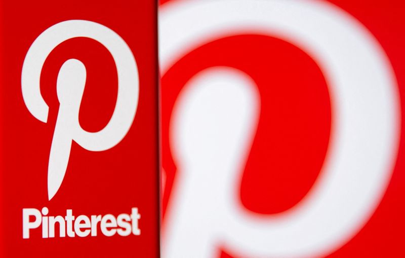 &copy; Reuters. FILE PHOTO: A Pinterest logo is seen on a smartphone in this illustration taken October 20, 2021. REUTERS/Dado Ruvic/Illustration/File Photo