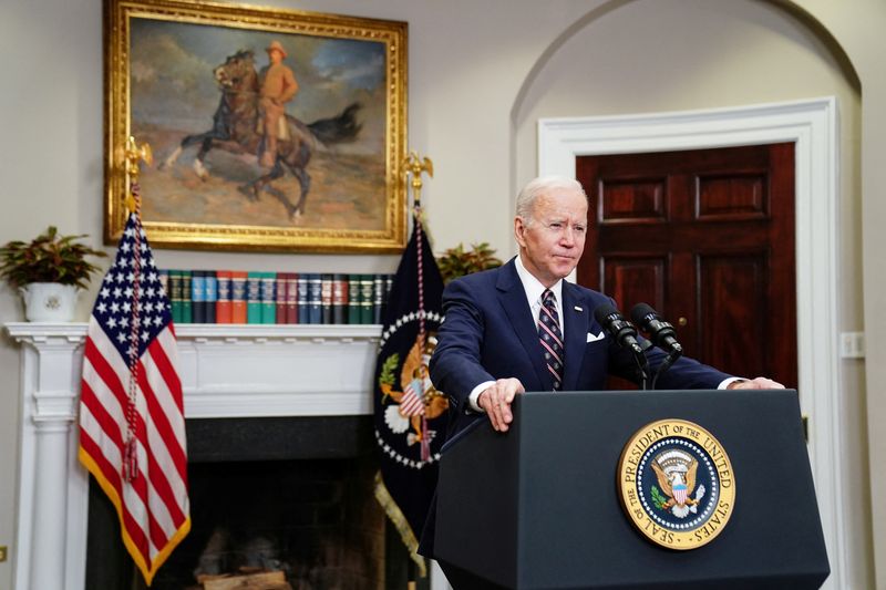 &copy; Reuters. U.S. President Joe Biden speaks about a U.S. Special Forces operation in Northern Syria against ISIS leader Abu Ibrahim al-Hashemi al-Quraishi, from the Roosevelt Room of the White House in Washington, U.S., February 3, 2022. REUTERS/Sarah Silbiger