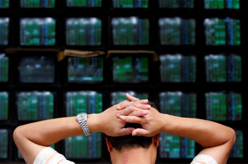 &copy; Reuters. FILE PHOTO: A man looks at stock market monitors in Taipei October 8, 2008.   REUTERS/Nicky Loh (TAIWAN)/File Photo