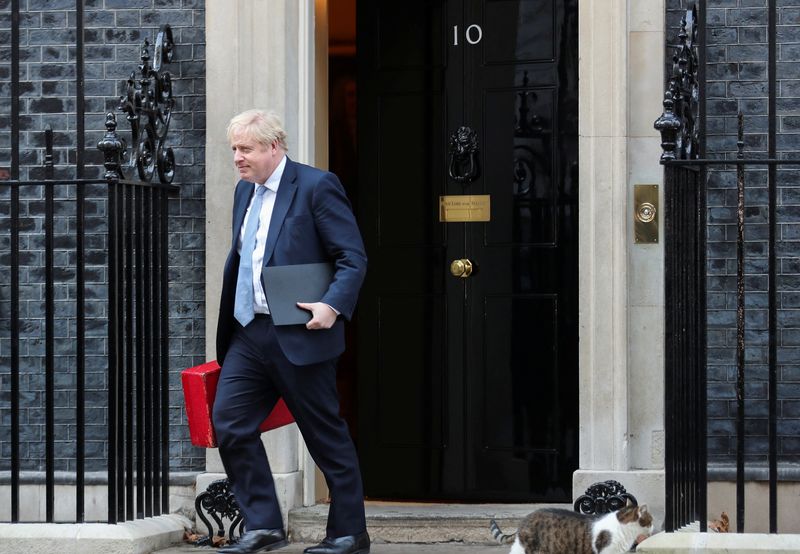 © Reuters. British Prime Minister Boris Johnson walks outside 10 Downing Street in London, Britain, January 31, 2022. REUTERS/May James/File Photo
