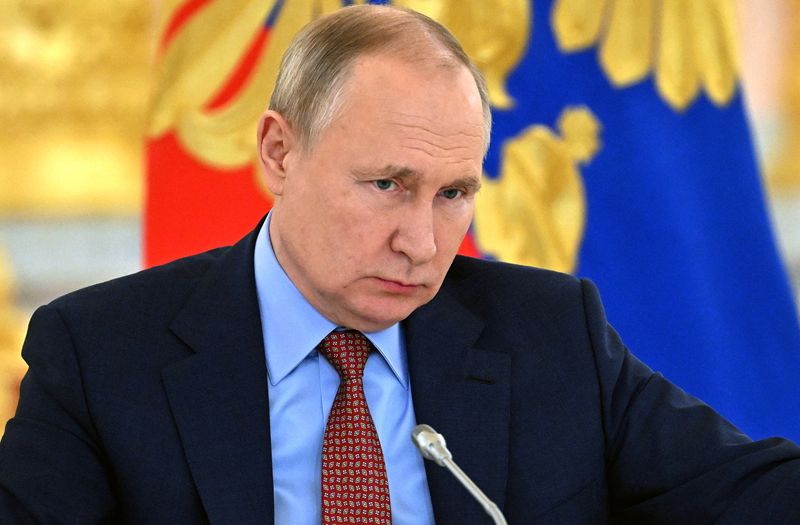 &copy; Reuters. الرئيس الروسي فلاديمير بوتين خلال اجتماع في الكرملين يوم الخميس في صورة حصلت عليها رويترز من وكالة سبوتنيك للأنباء.