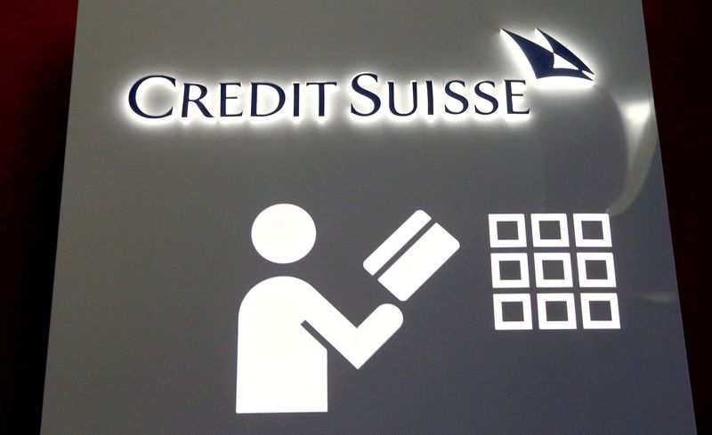 © Reuters. FILE PHOTO: The logo of Swiss bank Credit Suisse is seen at a branch office in Zurich, Switzerland, November 3, 2021. REUTERS/Arnd WIegmann