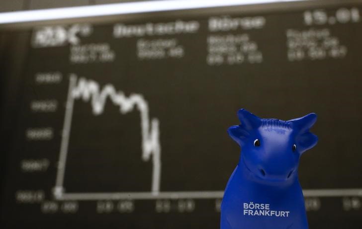 &copy; Reuters. A plastic bull figurine, symbol of the Frankfurt stock exchange is pictured in front of the German share price index DAX board at the Frankfurt stock exchange, January 15, 2015. Global markets were thrown into turmoil on Thursday as a shock move by Switze