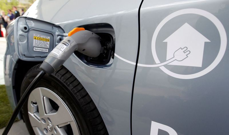 &copy; Reuters. FILE PHOTO: An electric wire is plugged into a Toyota Prius Plug-in hybrid car during a media presentation in Strasbourg, April 26, 2010.   REUTERS/Vincent Kessler