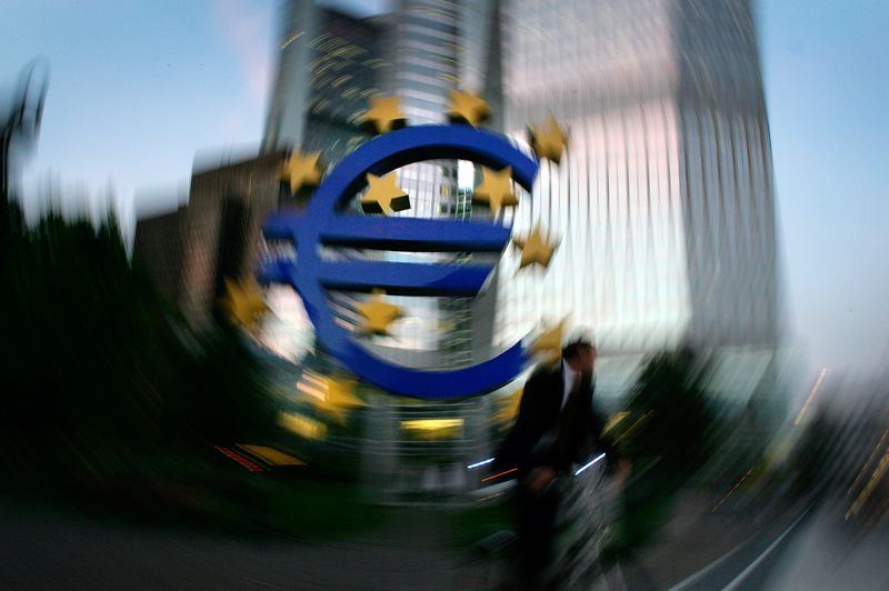 &copy; Reuters. FILE PHOTO: The euro sculpture is seen in front of the European Central Bank headquarters in Frankfurt October 4, 2006. REUTERS/Kai Pfaffenbach 