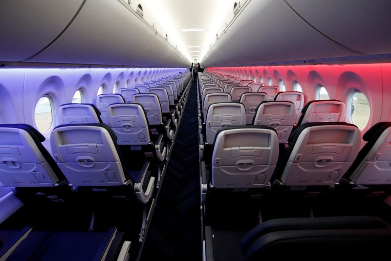 © Reuters. FILE PHOTO: The passenger cabin of the first Air France airliner's Airbus A220 is seen during a press visit in the Air France hangar at Paris Charles de Gaulle airport in Roissy near Paris, France, September 29, 2021. REUTERS/Gonzalo Fuentes/File Photo