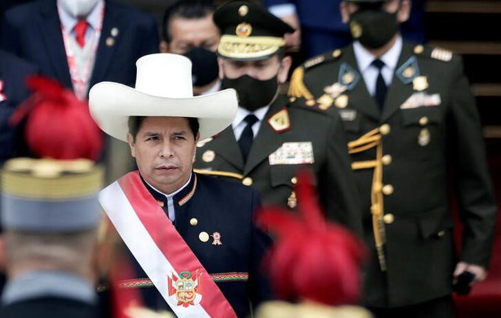 &copy; Reuters. Foto de archivo del Presidente de Peru Pedro Castillo saliendo del Congreso en Lima 
Jul 28, 2021. REUTERS/Angela Ponce/