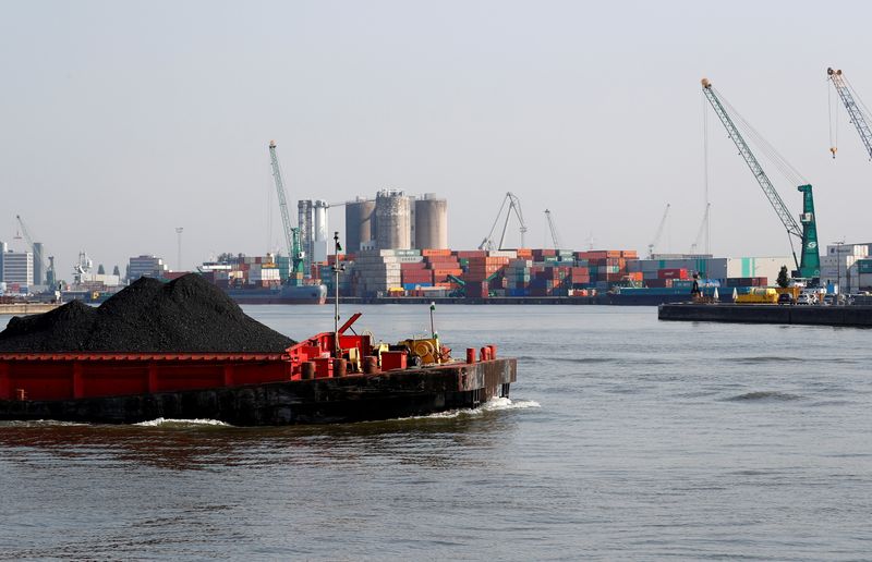 &copy; Reuters. FILE PHOTO: A coal barge moves past shipping containers at the port of Antwerp, Belgium July 26, 2018.   REUTERS/Francois Lenoir