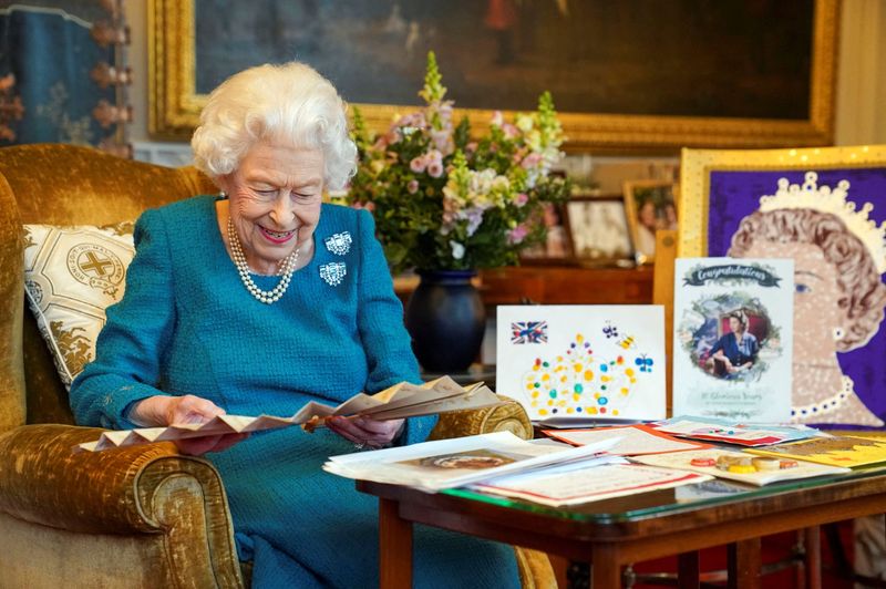 &copy; Reuters. الملكة إليزابيث ملكة بريطانيا في صورة أرشيفية غير مؤرخة. صورة من ممثل لوكالات الأنباء.