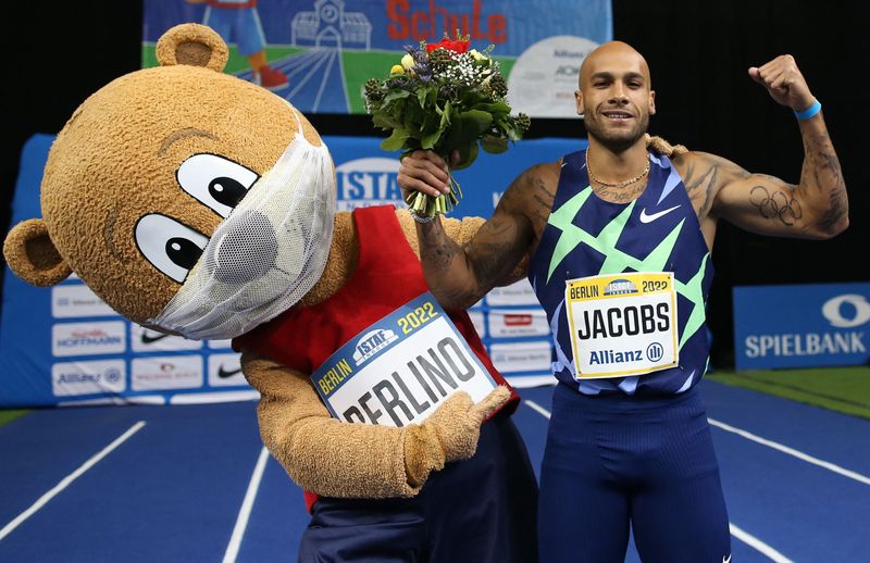&copy; Reuters. 陸上男子のラモントマルチェル・ヤコブスが４日、ドイツのベルリンで行われたＩＳＴＡＦベルリン大会の６０メートルに、金メダルを２つ獲得した東京五輪以来となる出場を果たし、優勝