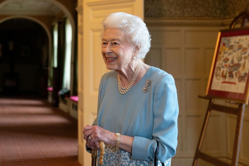 Queen Elizabeth begins celebrations to mark 70 years on throne