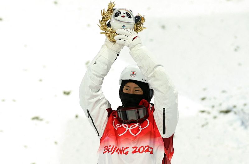 &copy; Reuters. 　北京冬季五輪は５日、フリースタイルスキーの男子モーグル決勝を行い、堀島行真（２４）が８１．４８点で銅メダルを獲得。今大会の日本勢メダル第１号となった（２０２２年　ロイタ