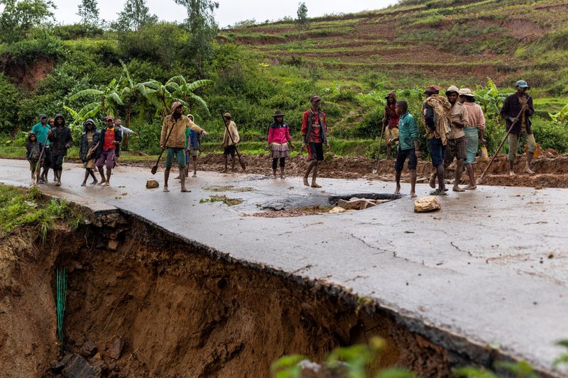 &copy; Reuters. Locals stand on a damaged road following a landslide, as Cyclone Batsirai hits Madagascar, in Haute Matsiatra region, Madagascar, February 6, 2022. REUTERS/Alkis Konstantinidis