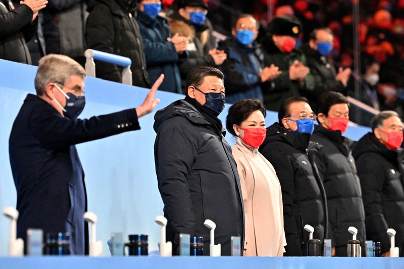 &copy; Reuters.  ２月５日、中国の習近平国家主席（写真左から２人目）は北京冬季五輪の開幕に合わせて訪中した各国首脳らと会談した。４日に北京で行われた五輪開会式で代表撮影（２０２２年　ロイ