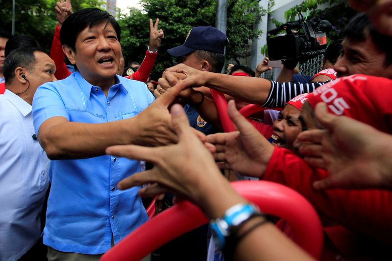 &copy; Reuters. FILE PHOTO: Former senator Ferdinand "Bongbong" Marcos Jr and son of late former dictator Ferdinand Marcos is greeted by his supporters upon his arrival at the Supreme Court in metro Manila, Philippines April 17, 2017. REUTERS/Romeo Ranoco/