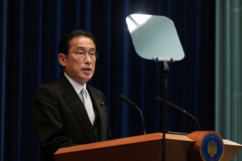 &copy; Reuters. 　２月７日、岸田文雄首相（写真）は衆院予算委員会で、塩野義製薬が開発中の新型コロナウイルスの飲み薬について「条件付き早期承認制度」の適用を検討すると述べた。写真は昨年１１