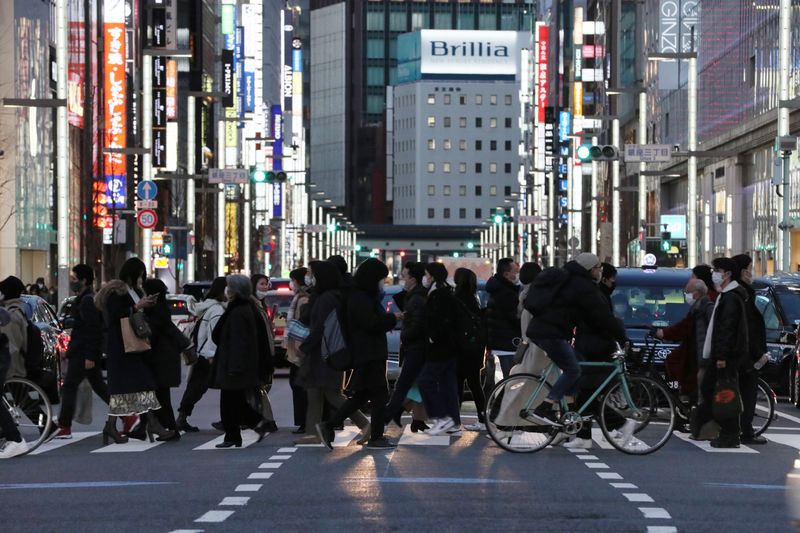 &copy; Reuters. 東京都は７日、新たに１万２２１１人の新型コロナウイルス感染が確認されたと発表した。写真は２月２日、東京銀座で撮影（２０２２年　時事通信）