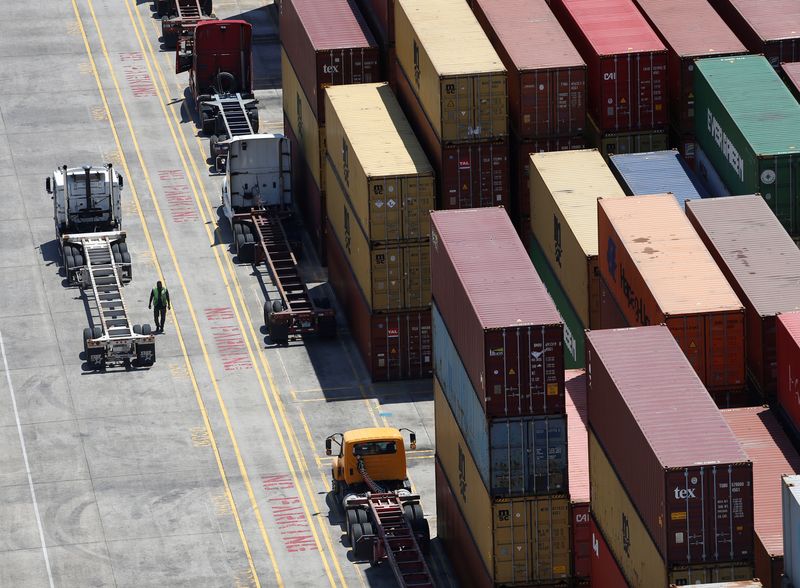 © Reuters. Workers stack empty shipping containers for storage at Wando Welch Terminal operated by the South Carolina Ports Authority in Mount Pleasant, South Carolina, U.S. May 10, 2018. REUTERS/Randall Hill/File Photo