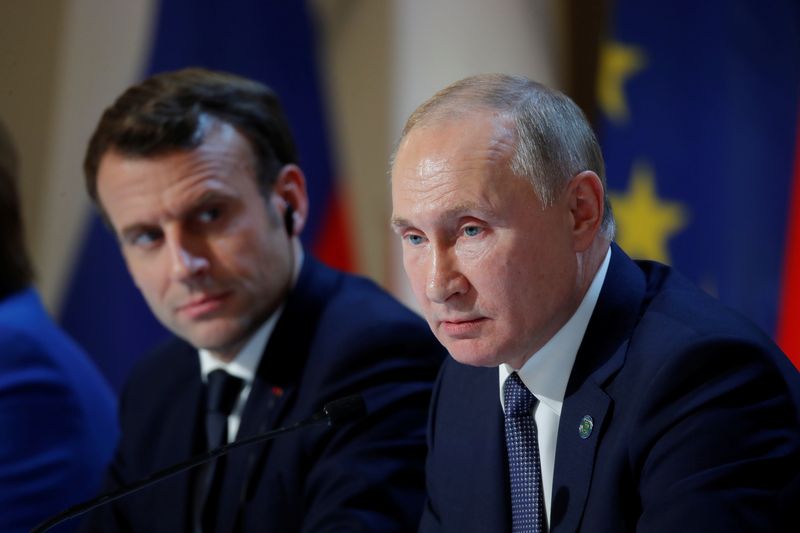 &copy; Reuters. FILE PHOTO: French President Emmanuel Macron and Russia's President Vladimir Putin attend a joint news conference after a Normandy-format summit in Paris, France, December 9, 2019. REUTERS/Charles Platiau/Pool