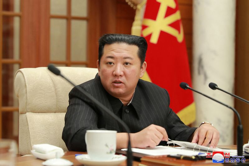 &copy; Reuters.   北朝鮮は６─７日に最高人民会議（国会に相当）を開催し、制裁や新型コロナウイルスのパンデミック（世界的大流行）の影響で昨年に経験した「困難で複雑な問題」にもかかわらず、経