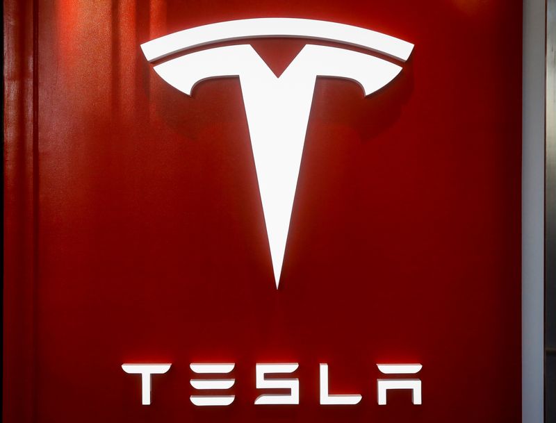 &copy; Reuters. FILE PHOTO: The Tesla logo is seen at the entrance to Tesla Motors' new showroom in Manhattan's Meatpacking District in New York City, U.S., December 14, 2017. REUTERS/Brendan McDermid