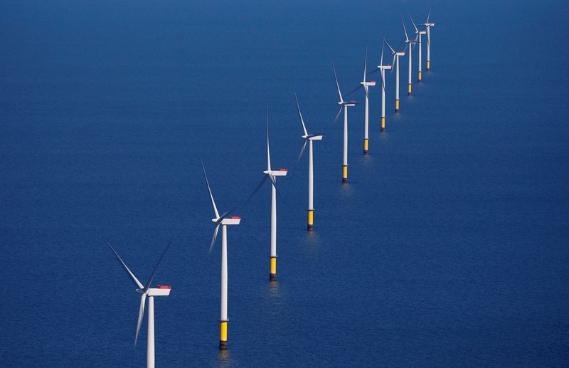 © Reuters. FILE PHOTO: General view of the Walney Extension offshore wind farm operated by Orsted off the coast of Blackpool, Britain September 5, 2018. REUTERS/Phil Noble