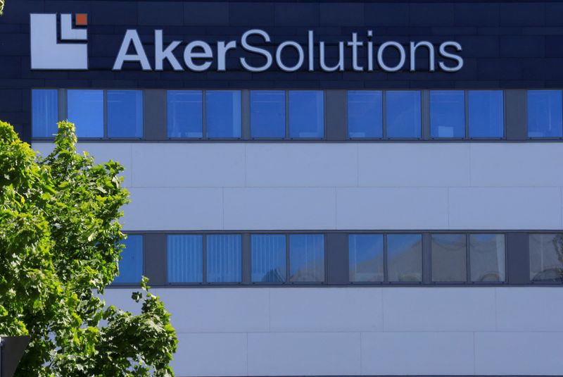 &copy; Reuters. FILE PHOTO: Aker Solutions oil service company's logo is seen at their headquarters in Fornebu, Norway, June 1, 2017. REUTERS/Ints Kalnins