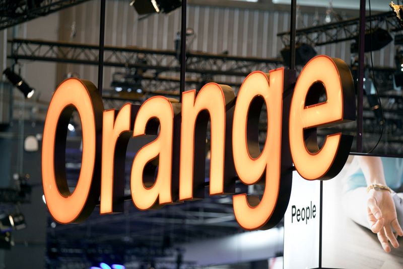 &copy; Reuters. L’opérateur de télécommunications Orange envisage de fusionner sa filiale espagnole, le deuxième opérateur du pays, avec son rival local MasMovil, a rapporté mardi le journal Expansión. /Photo d'archives/REUTERS/Charles Platiau