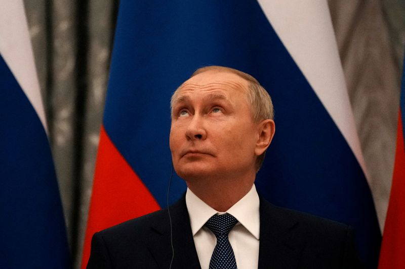 © Reuters. FOTO DE ARCHIVO: El presidente ruso Vladimir Putin durante una conferencia de prensa conjunta con el presidente francés Emmanuel Macron después de sus conversaciones, en Moscú, Rusia, 7 de febrero de 2022. REUTERS/Thibault Camus