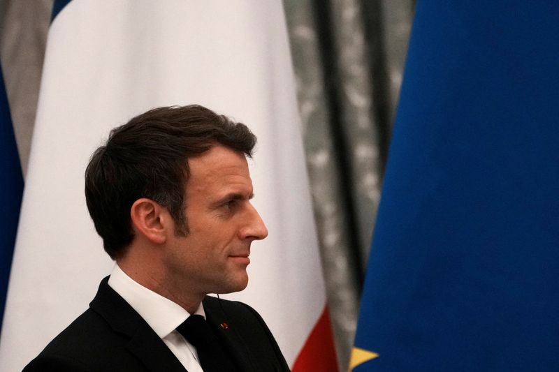 &copy; Reuters. Le président français Emmanuel Macron a déclaré mardi, au lendemain de son entretien avec son homologue russe Vladimir Poutine, avoir obtenu qu'il n'y ait "pas de dégradation et d'escalade" dans la crise en Ukraine. /Photo prise le 7 février 2022/RE