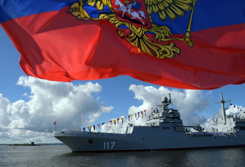&copy; Reuters. The Russian Navy landing ship Pyotr Morgunov takes part in the Navy Day parade in Kronstadt near Saint Petersburg, Russia July 26, 2020. Sputnik/Alexei Druzhinin/Kremlin via REUTERS/Files