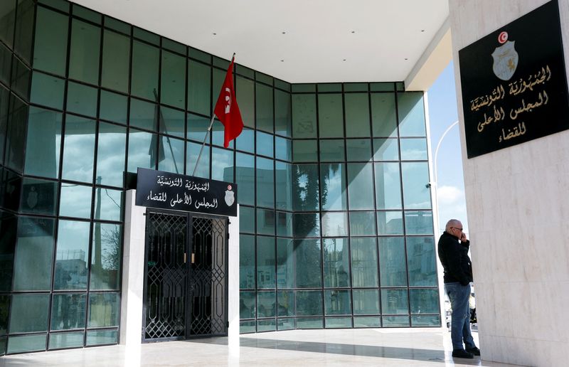&copy; Reuters. مقر المجلس الأعلى للقضاء في تونس من الخارج يوم 6 فبراير شباط 2022. رويترز