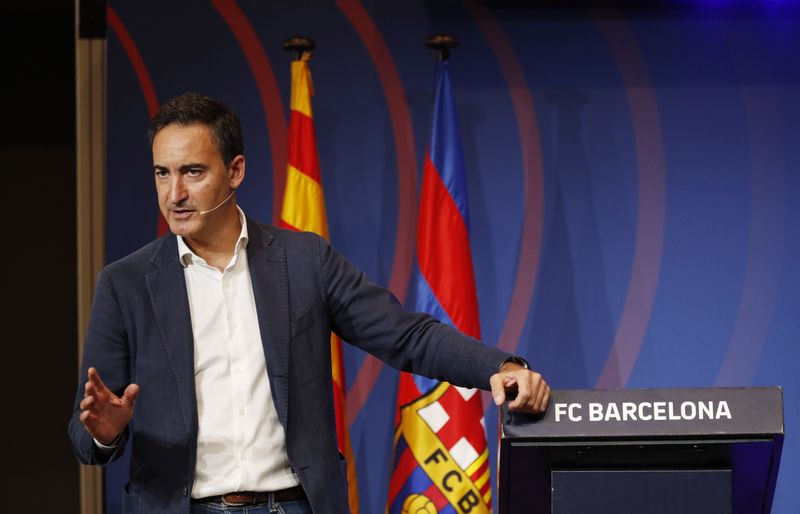 &copy; Reuters. El director general del FC Barcelona, Ferran Reverter, asiste a una rueda de prensa para presentar los resultados de la temporada 2020/2021, en el Auditorio 1899, Barcelona, España, 6 de octubre de 2021. REUTERS/Albert Gea