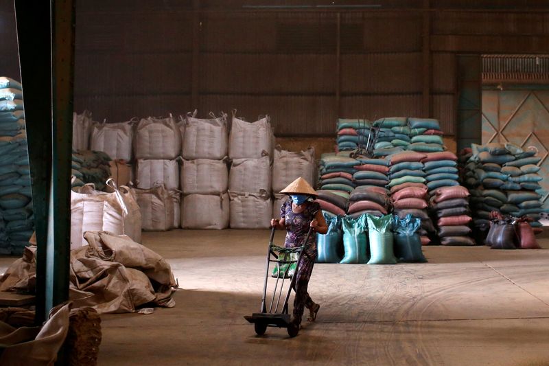 &copy; Reuters. FILE PHOTO: A worker is seen at a coffee warehouse of the coffee company Simexco Dak Lak Limited in the town of Di An in Binh Duong province, Vietnam July 8, 2019. Picture taken July 8, 2019.  REUTERS/Yen Duong/File Photo