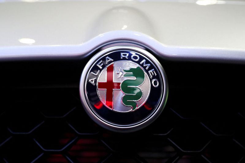 &copy; Reuters. FILE PHOTO: The logo of Alfa Romeo is pictured at the LA Auto Show in Los Angeles, California, U.S., November 20, 2019. REUTERS/Lucy Nicholson/File Photo