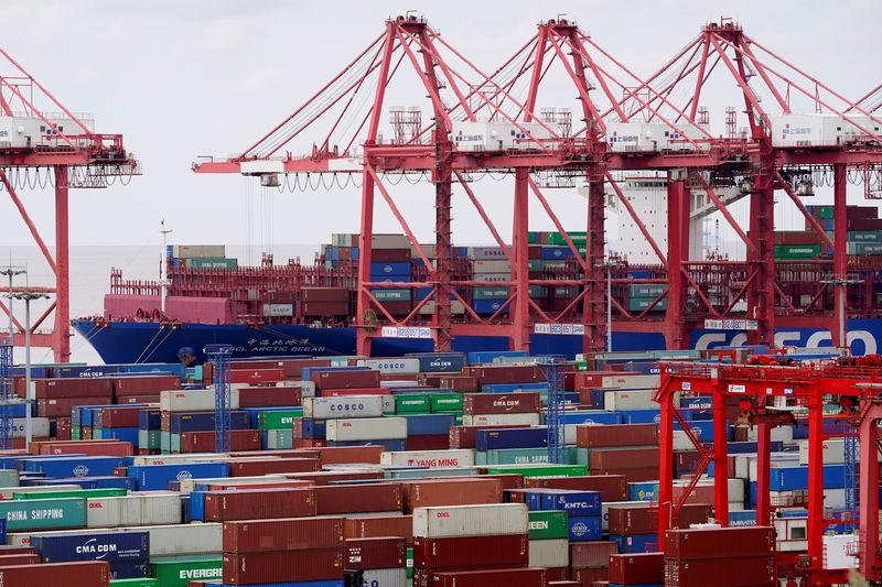 &copy; Reuters. FILE PHOTO: Containers are seen at the Yangshan Deep Water Port in Shanghai, China, as the coronavirus disease (COVID-19) outbreak continues, October 19, 2020. REUTERS/Aly Song/File Photo