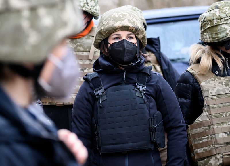&copy; Reuters. German Foreign Minister Annalena Baerbock visits Shyrokyne in the Donetsk Region, Ukraine, February 8, 2022.   Bernd von Jutrczenka/Pool via REUTERS