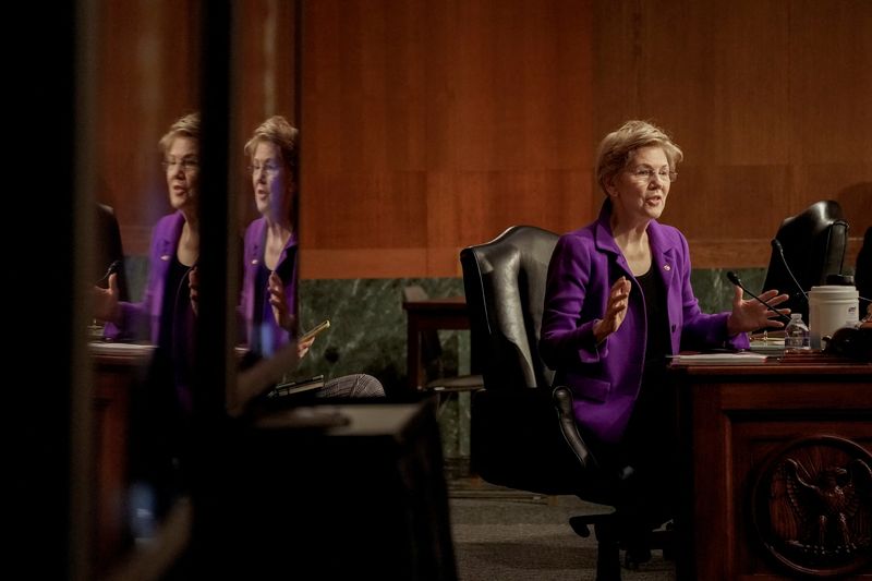 &copy; Reuters. FILE PHOTO: U.S. Senator Elizabeth Warren (D-MA) asks a question to Sarah Bloom Raskin, nominated to be vice chairman for supervision and a member of the Federal Reserve Board of Governors, during a Senate Banking, Housing and Urban Affairs Committee conf