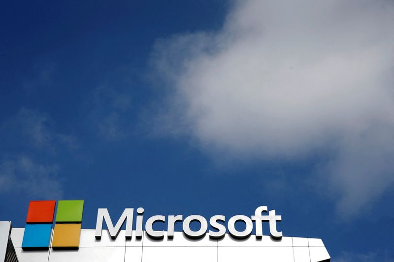 &copy; Reuters. FILE PHOTO: A Microsoft logo is seen next to a cloud in Los Angeles, California, U.S. on June 14, 2016.   REUTERS/Lucy Nicholson/File Photo