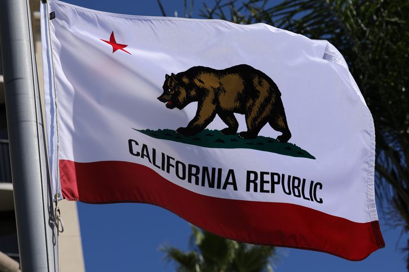 &copy; Reuters. FILE PHOTO: The state flag of California flies on a flag pole in San Diego, California, U.S., October 6, 2017.       REUTERS/Mike Blake