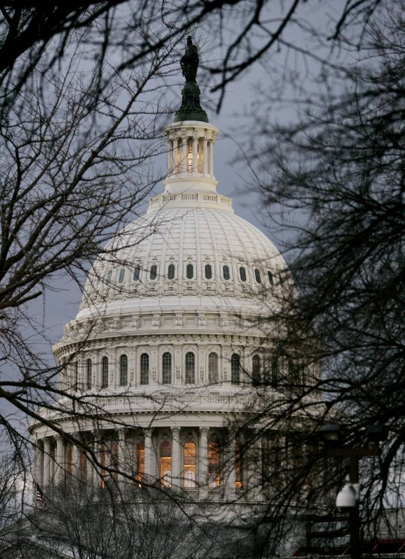 © Reuters. صورة من أرشيف رويترز لمبنى الكونجرس الأمريكي في واشنطن.