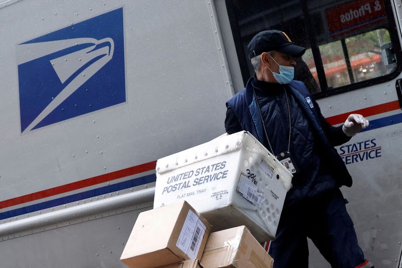 &copy; Reuters. FILE PHOTO: A United States Postal Service (USPS) worker unloads packages from his truck in Manhattan during the outbreak of the coronavirus disease (COVID-19) in New York City, New York, U.S., April 13, 2020. REUTERS/Mike Segar/File Photo/File Photo