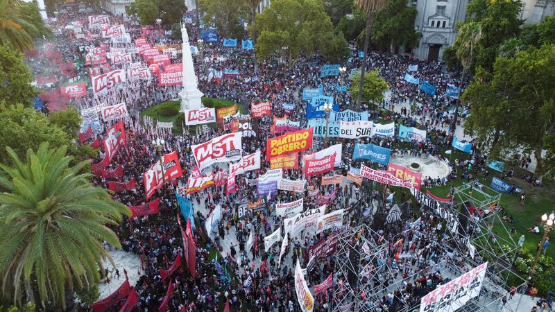 &copy; Reuters. A general view shows a protest against the government's agreement with the International Monetary Found (IMF), in Buenos Aires, Argentina February 8, 2022. REUTERS/Miguel Lo Bianco