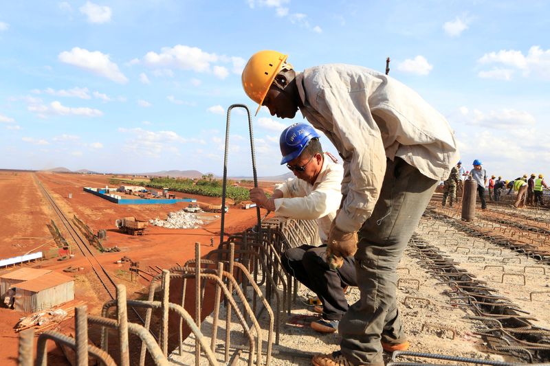 &copy; Reuters. FILE PHOTO: A Chinese engineer and a local construction worker work on a section of the Mombasa-Nairobi standard gauge railway (SGR) in Emali, Kenya October 10, 2015. REUTERS/Noor Khamis