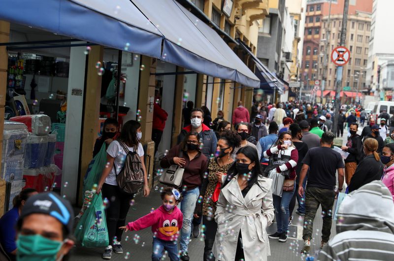 &copy; Reuters. Rua comercial em São Paulo
 15/7/2020 REUTERS/Amanda Perobelli