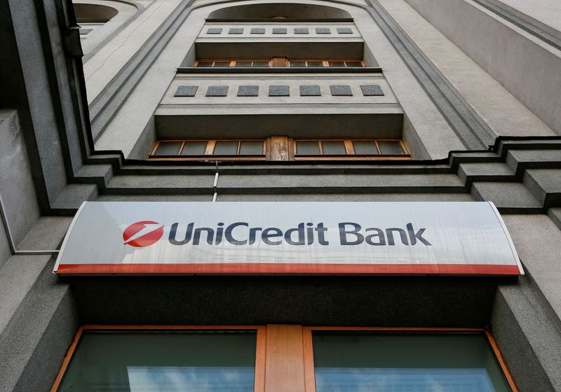 &copy; Reuters. FILE PHOTO: The logo of UniCredit Bank outside the company's branch in Kiev, Ukraine, March 30, 2016.  REUTERS/Gleb Garanich