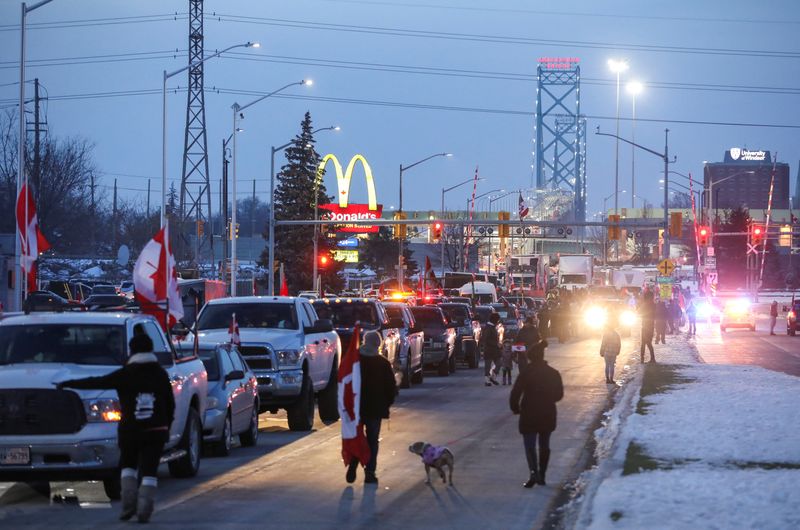 &copy; Reuters. FILE PHOTO: Vehicles block the route leading from the Ambassador Bridge, linking Detroit and Windsor, as truckers and their supporters continue to protest against the coronavirus disease (COVID-19) vaccine mandates, in Windsor, Ontario, Canada February 8,