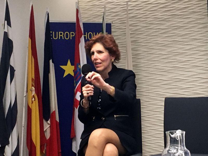 &copy; Reuters. FILE PHOTO: Cleveland Federal Reserve Bank President Loretta Mester speaks in London, Britain, July 2, 2019. REUTERS/Marc Jones/File Photo